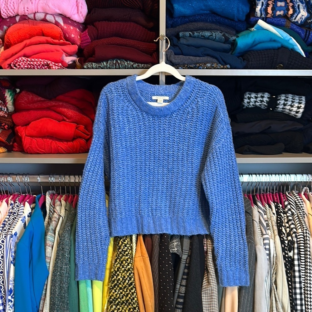 American Eagle blue crew neck long sleeve Women's Sweater size XS